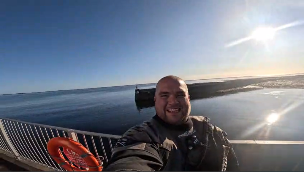 A person taking a selfie on a boat

AI-generated content may be incorrect.